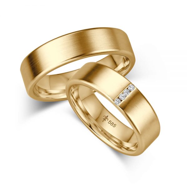 Trauringe Gelbgold Dieses unvergleichliche Ringpaar ist schlicht und anmutig zugleich. Der Kanal grenzt den lupenreinen Steinbesatz klar ab und setzt ein deutliches Statement.